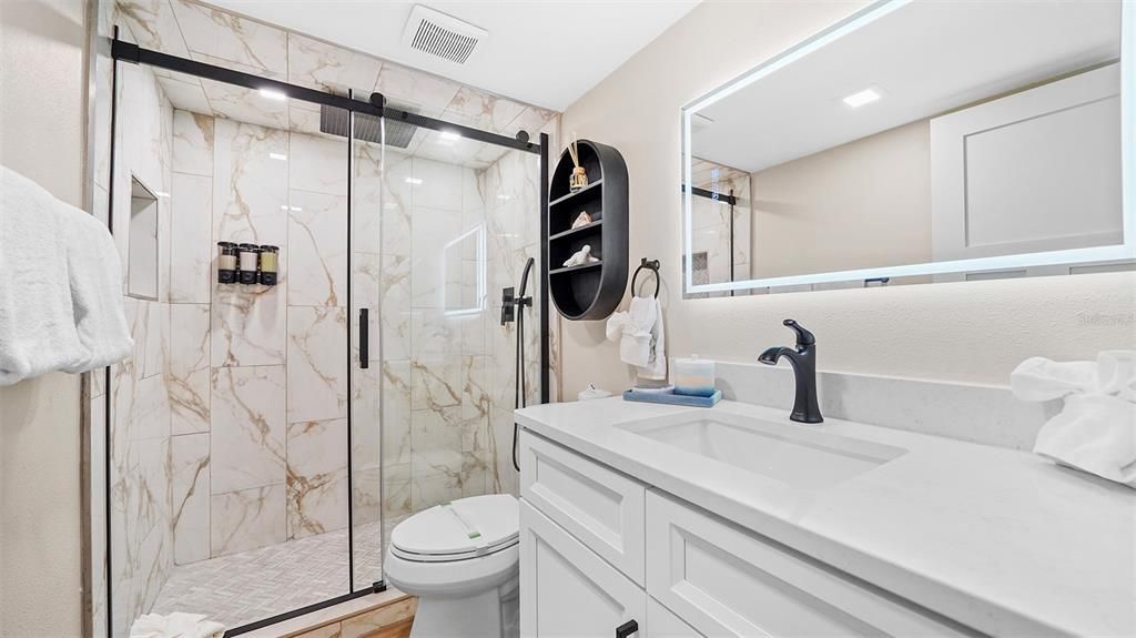 For Sale: $1,350,000 (1 beds, 1 baths, 660 Square Feet)