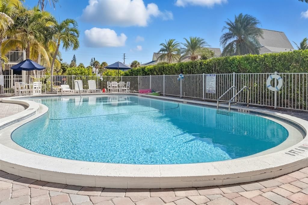 For Sale: $1,350,000 (1 beds, 1 baths, 660 Square Feet)