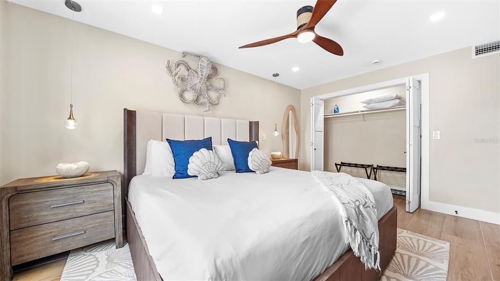 For Sale: $1,350,000 (1 beds, 1 baths, 660 Square Feet)