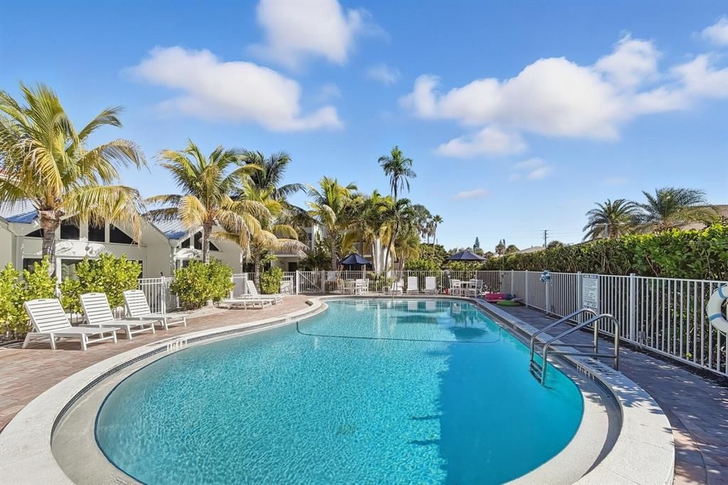 For Sale: $1,350,000 (1 beds, 1 baths, 660 Square Feet)