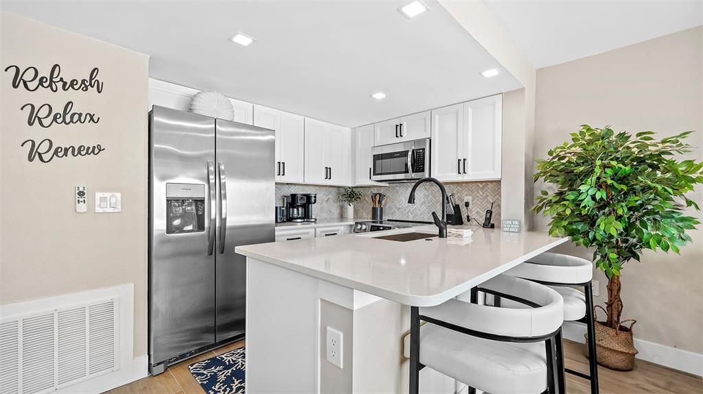 For Sale: $1,350,000 (1 beds, 1 baths, 660 Square Feet)