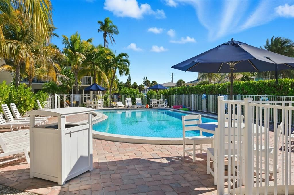 For Sale: $1,350,000 (1 beds, 1 baths, 660 Square Feet)