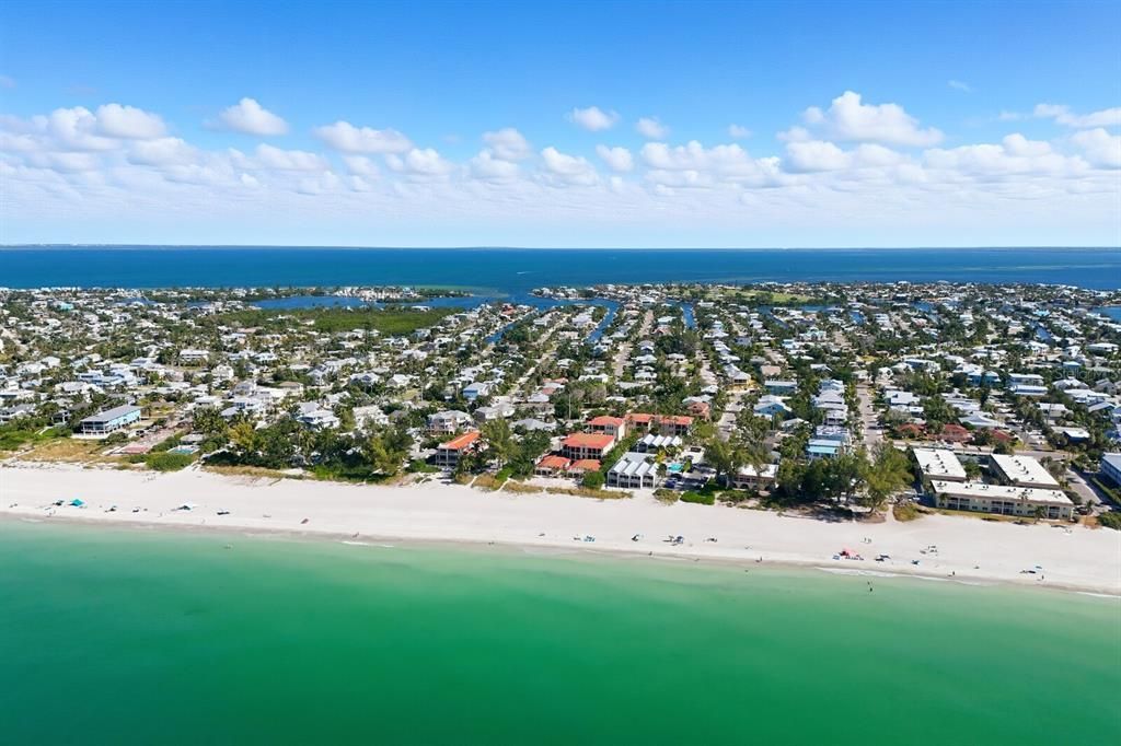 For Sale: $1,350,000 (1 beds, 1 baths, 660 Square Feet)