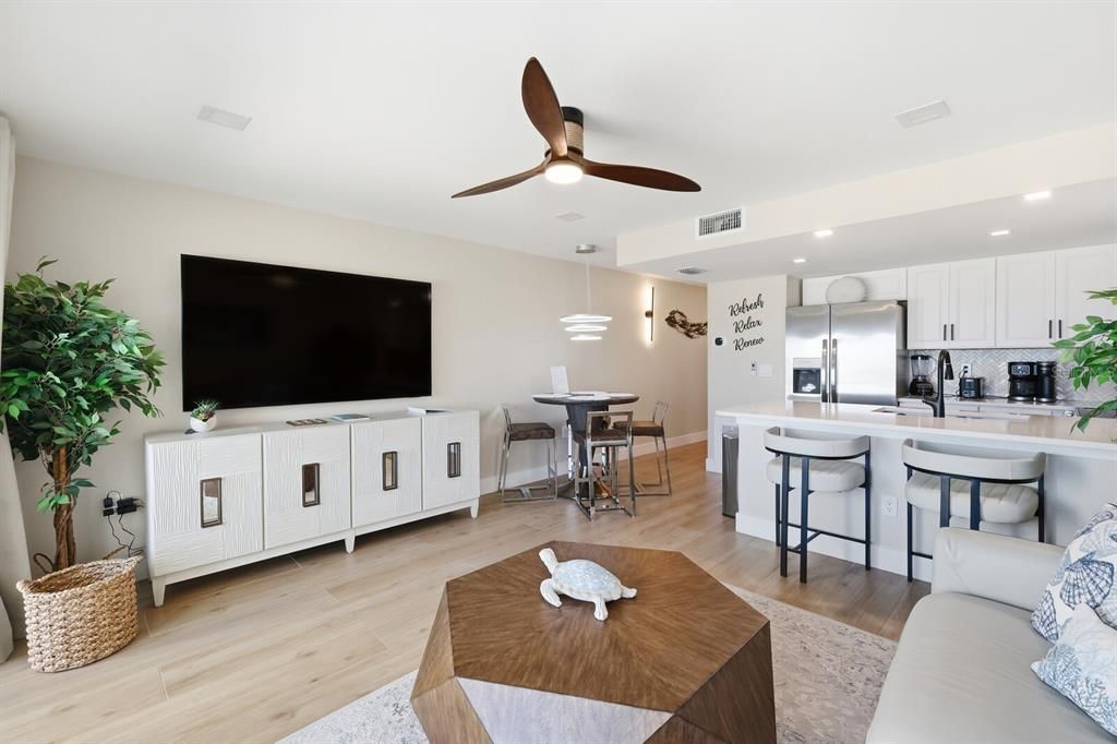 For Sale: $1,350,000 (1 beds, 1 baths, 660 Square Feet)