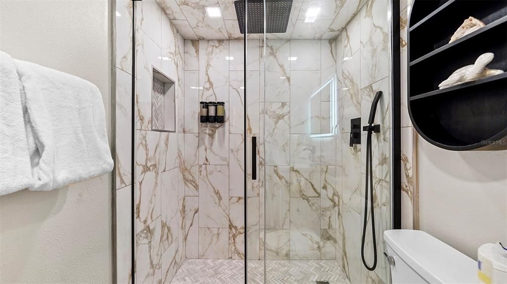 For Sale: $1,350,000 (1 beds, 1 baths, 660 Square Feet)