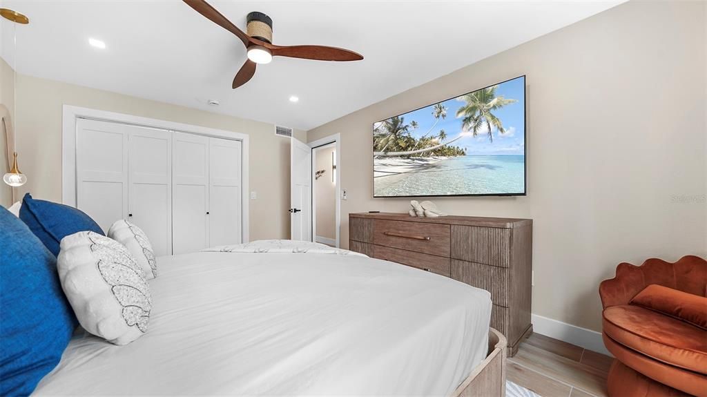 For Sale: $1,350,000 (1 beds, 1 baths, 660 Square Feet)