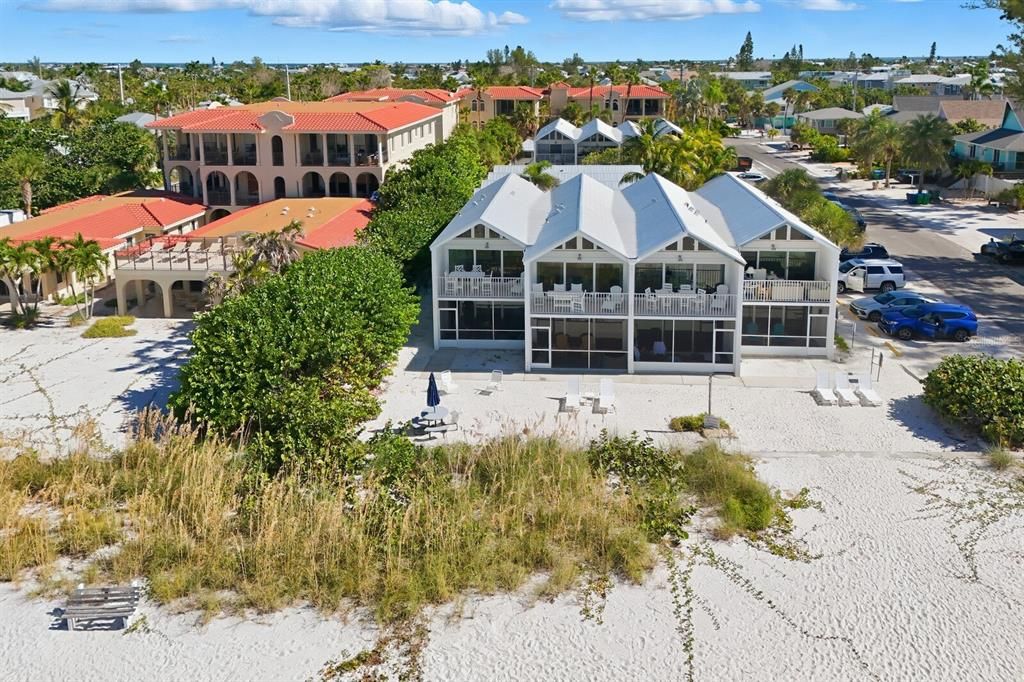 For Sale: $1,350,000 (1 beds, 1 baths, 660 Square Feet)