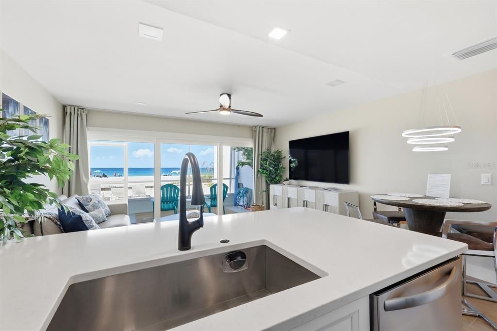 For Sale: $1,350,000 (1 beds, 1 baths, 660 Square Feet)