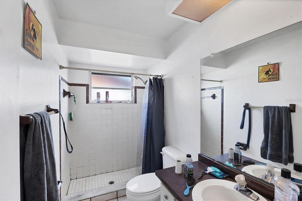 En Venta: $374,900 (4 camas, 0 baños, 2103 Pies cuadrados)