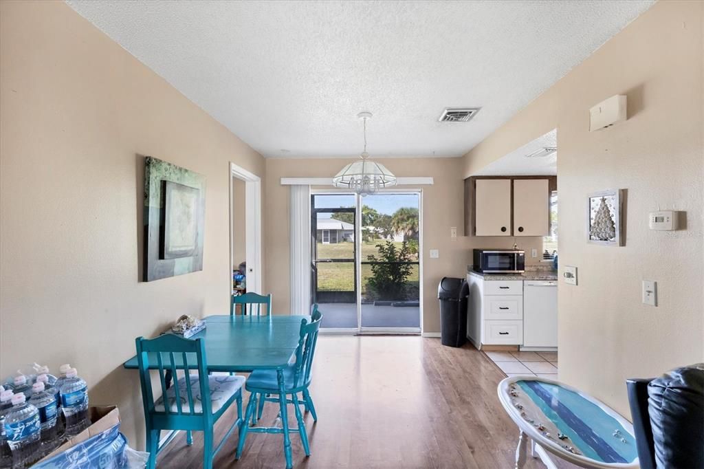 En Venta: $374,900 (4 camas, 0 baños, 2103 Pies cuadrados)