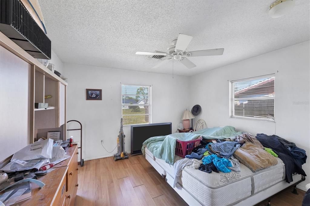 En Venta: $374,900 (4 camas, 0 baños, 2103 Pies cuadrados)