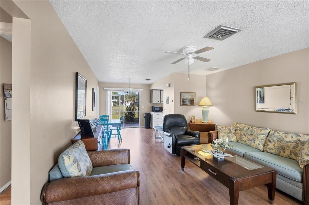 En Venta: $374,900 (4 camas, 0 baños, 2103 Pies cuadrados)