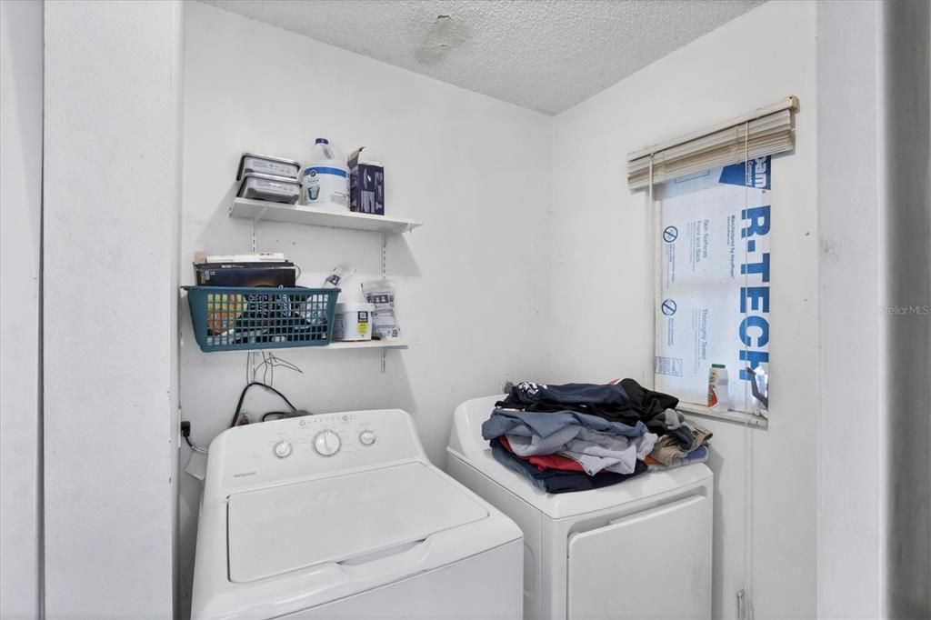 En Venta: $374,900 (4 camas, 0 baños, 2103 Pies cuadrados)