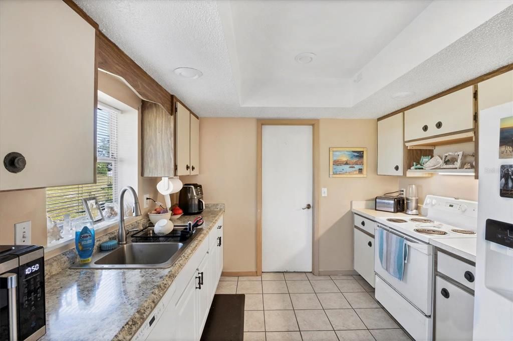 En Venta: $374,900 (4 camas, 0 baños, 2103 Pies cuadrados)