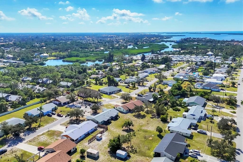 En Venta: $374,900 (4 camas, 0 baños, 2103 Pies cuadrados)