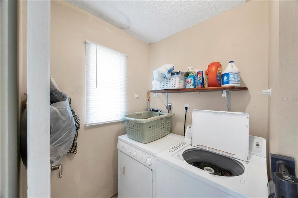 En Venta: $374,900 (4 camas, 0 baños, 2103 Pies cuadrados)