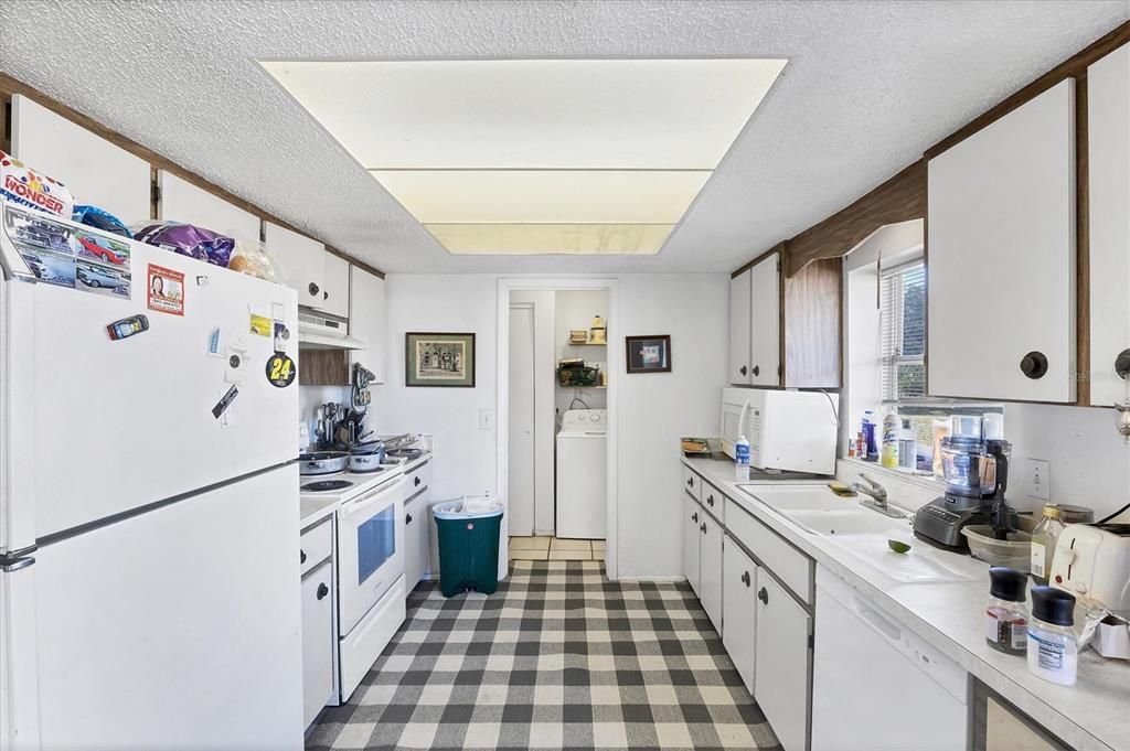 En Venta: $374,900 (4 camas, 0 baños, 2103 Pies cuadrados)