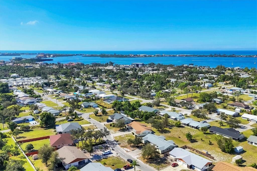 En Venta: $374,900 (4 camas, 0 baños, 2103 Pies cuadrados)