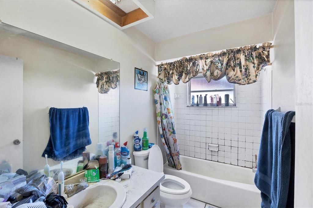 En Venta: $374,900 (4 camas, 0 baños, 2103 Pies cuadrados)