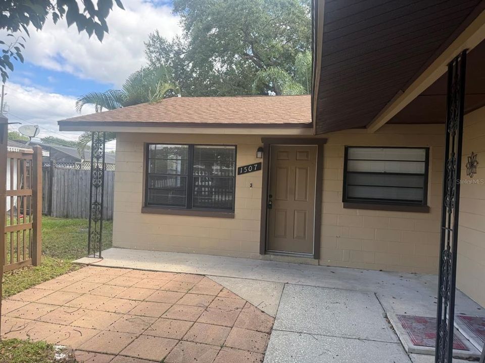 For Rent: $1,450 (2 beds, 1 baths, 800 Square Feet)