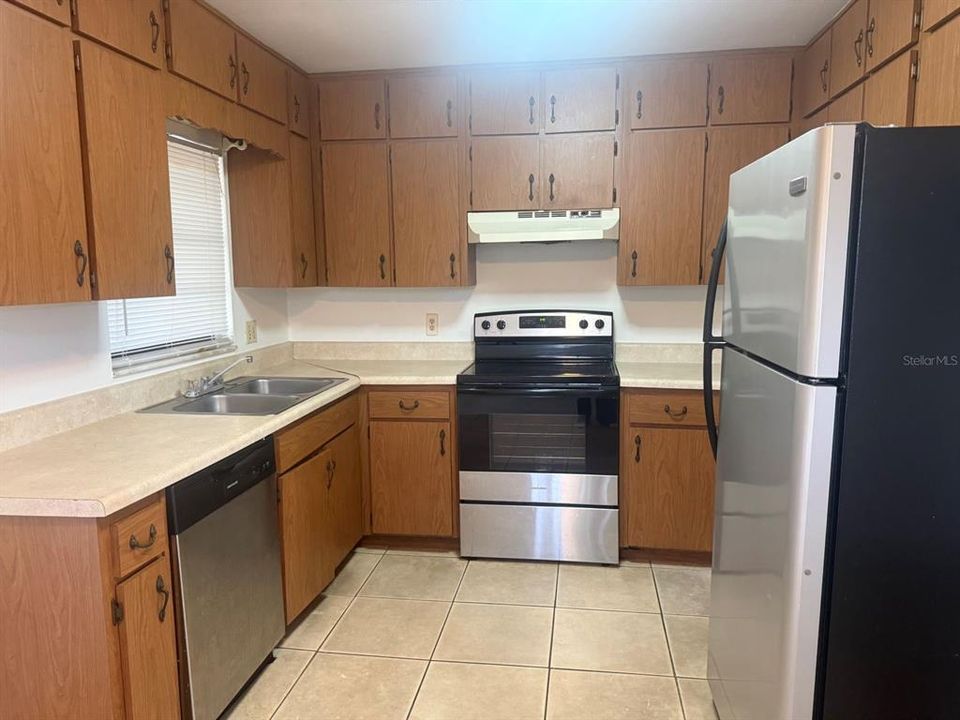 For Rent: $1,450 (2 beds, 1 baths, 800 Square Feet)