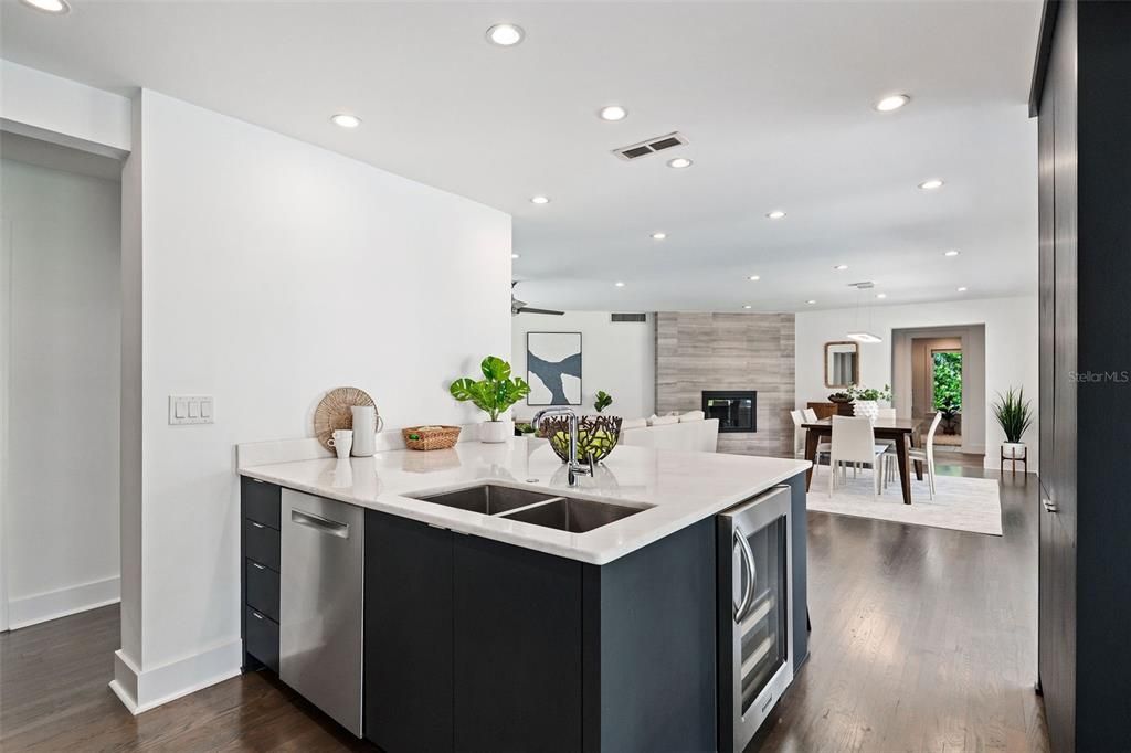 Active With Contract: $1,799,000 (4 beds, 3 baths, 2907 Square Feet)