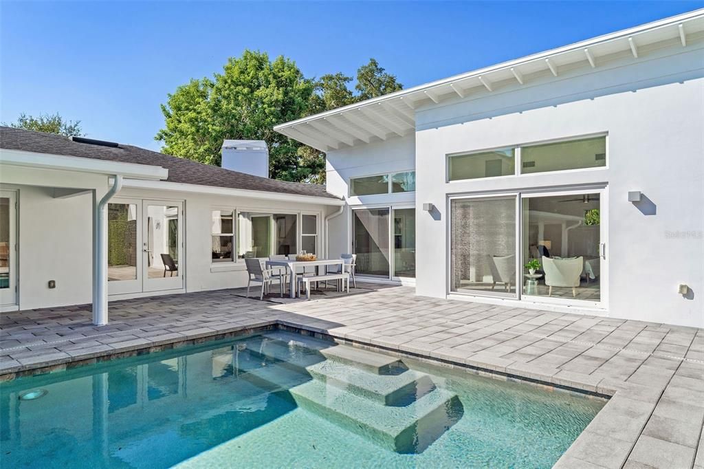 Active With Contract: $1,799,000 (4 beds, 3 baths, 2907 Square Feet)