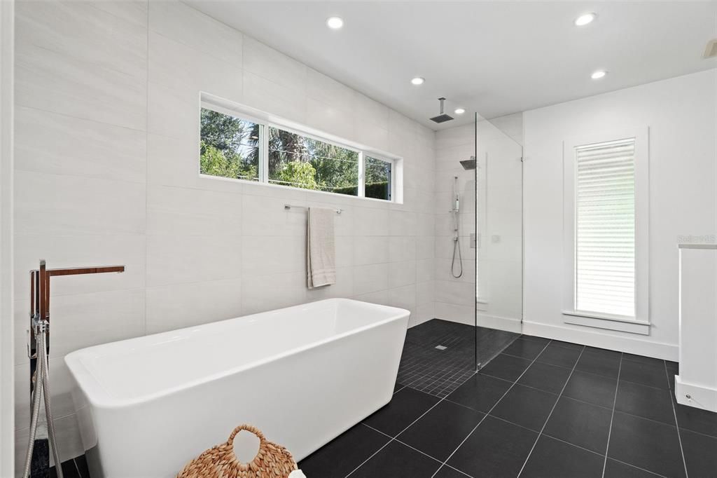 Active With Contract: $1,799,000 (4 beds, 3 baths, 2907 Square Feet)