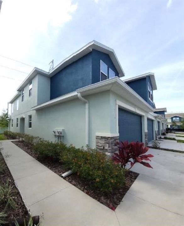 Active With Contract: $2,995 (3 beds, 2 baths, 2050 Square Feet)