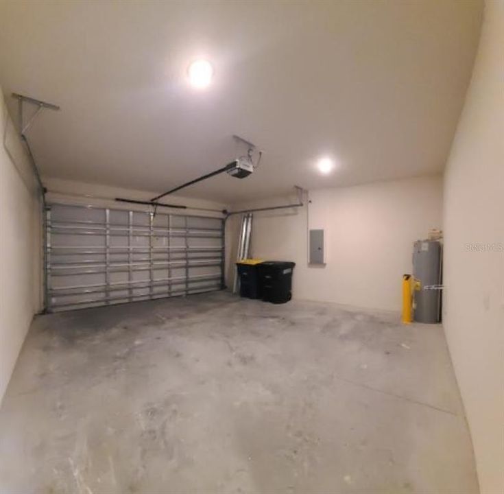 Active With Contract: $2,995 (3 beds, 2 baths, 2050 Square Feet)