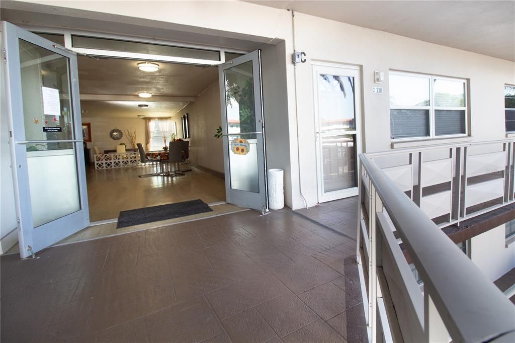 For Sale: $120,000 (1 beds, 1 baths, 745 Square Feet)