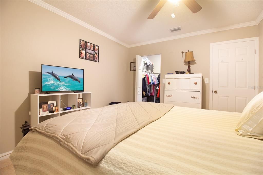 For Sale: $120,000 (1 beds, 1 baths, 745 Square Feet)