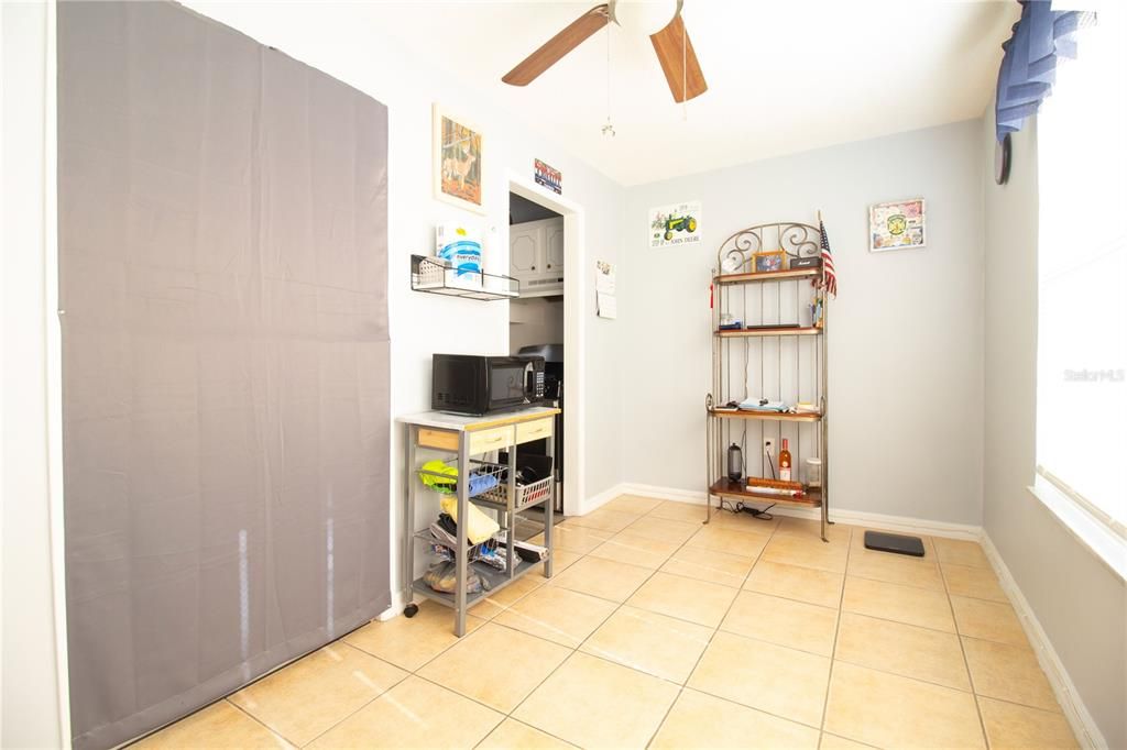 For Sale: $120,000 (1 beds, 1 baths, 745 Square Feet)