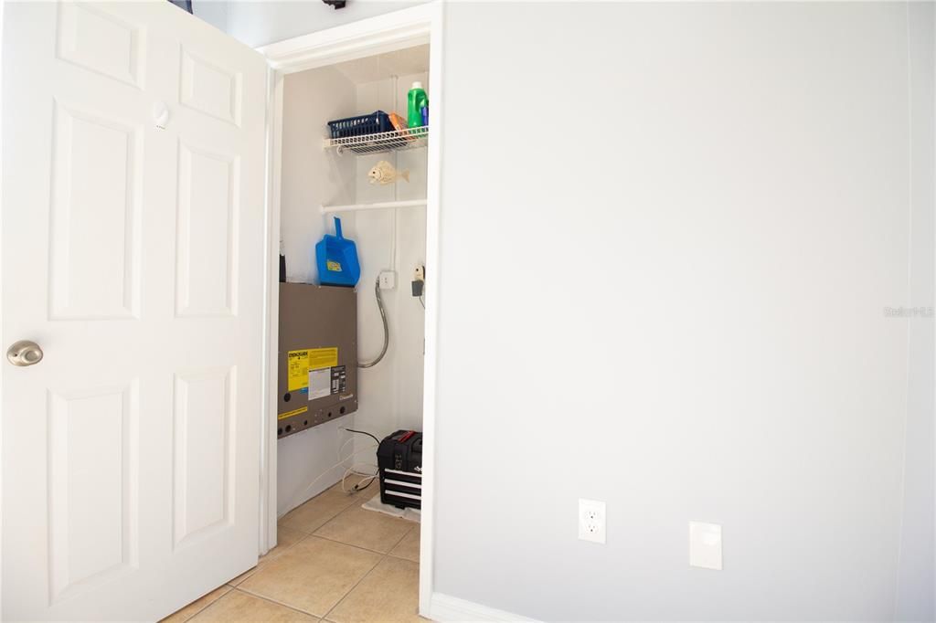 For Sale: $120,000 (1 beds, 1 baths, 745 Square Feet)