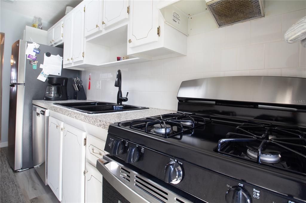 For Sale: $120,000 (1 beds, 1 baths, 745 Square Feet)