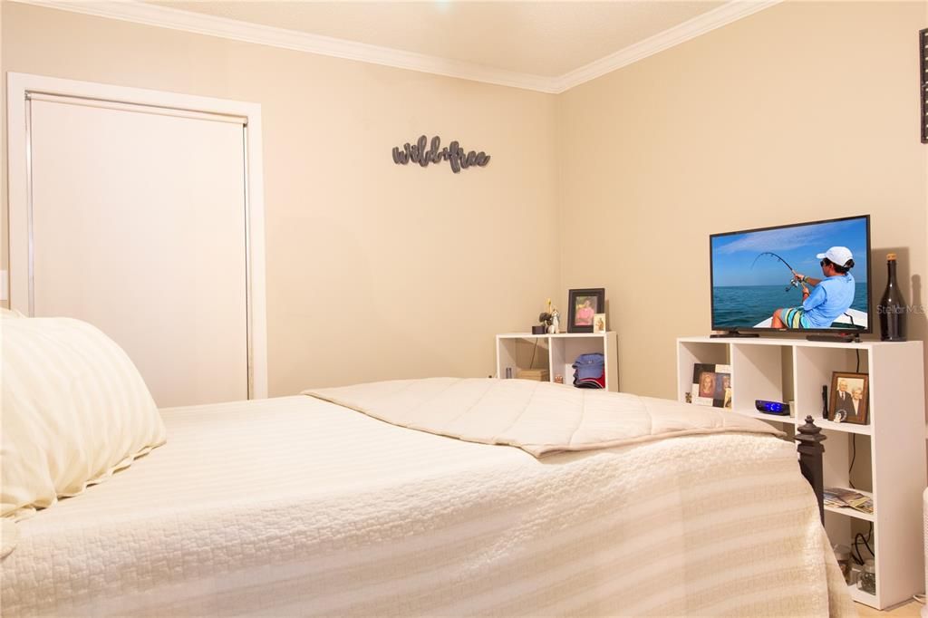 For Sale: $120,000 (1 beds, 1 baths, 745 Square Feet)