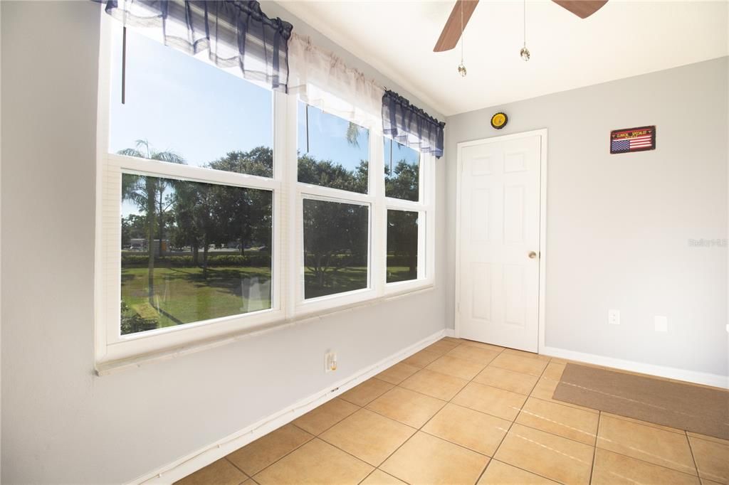 For Sale: $120,000 (1 beds, 1 baths, 745 Square Feet)