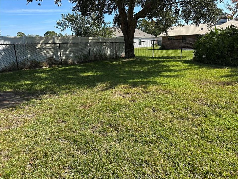 Active With Contract: $348,000 (3 beds, 2 baths, 1987 Square Feet)