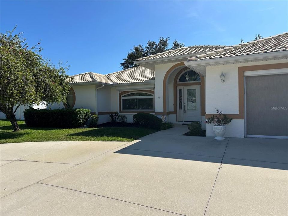 Active With Contract: $348,000 (3 beds, 2 baths, 1987 Square Feet)