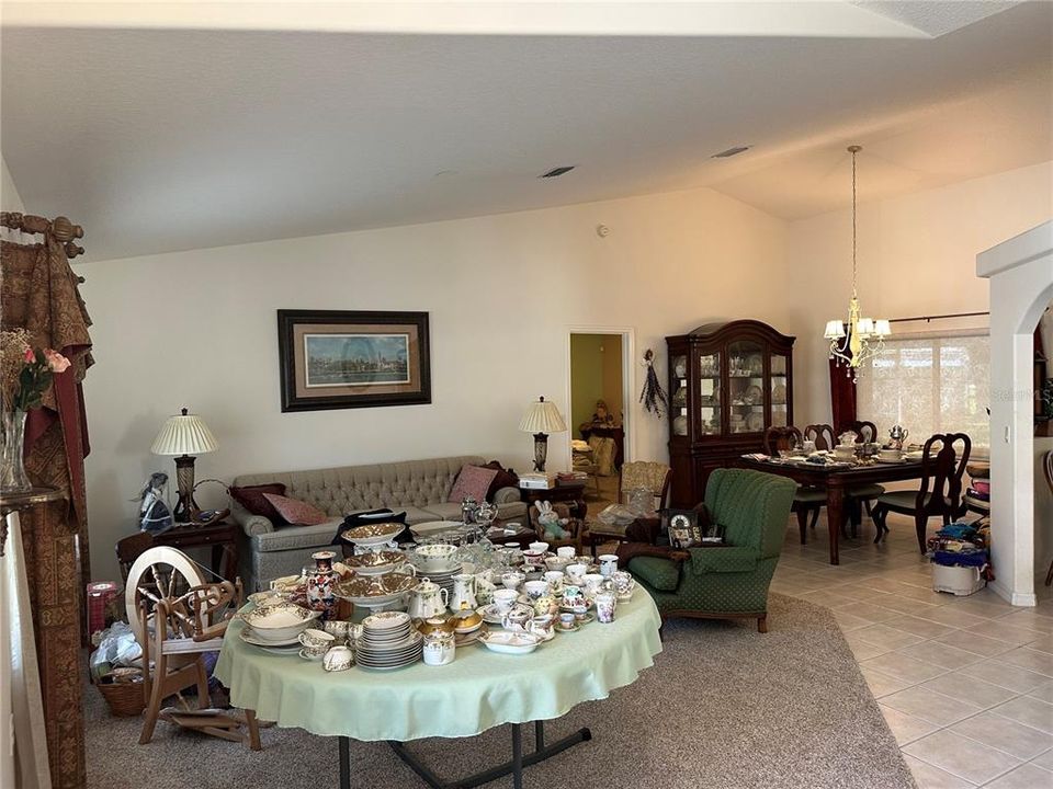 Active With Contract: $348,000 (3 beds, 2 baths, 1987 Square Feet)