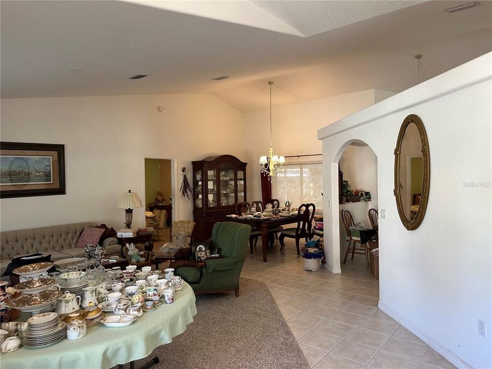 Active With Contract: $348,000 (3 beds, 2 baths, 1987 Square Feet)