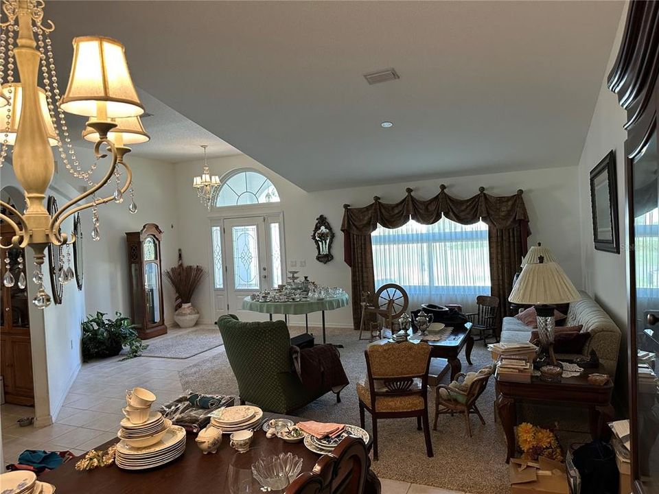 Active With Contract: $348,000 (3 beds, 2 baths, 1987 Square Feet)