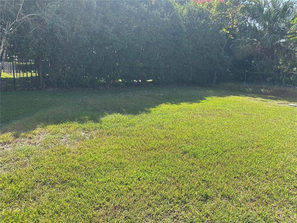 Active With Contract: $348,000 (3 beds, 2 baths, 1987 Square Feet)