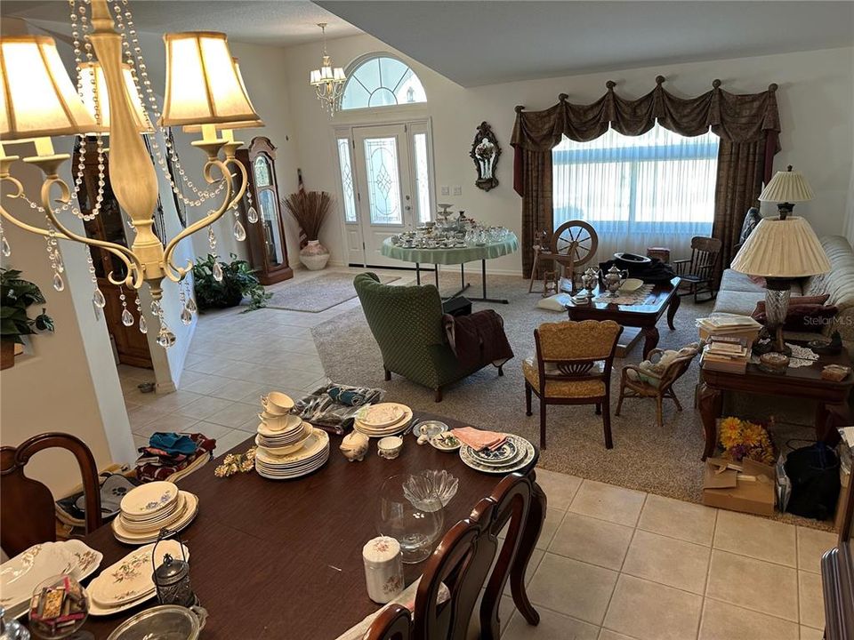 Active With Contract: $348,000 (3 beds, 2 baths, 1987 Square Feet)