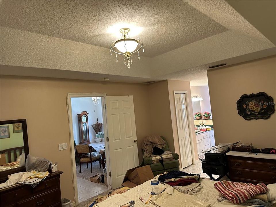 Active With Contract: $348,000 (3 beds, 2 baths, 1987 Square Feet)