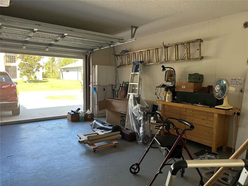 Active With Contract: $348,000 (3 beds, 2 baths, 1987 Square Feet)