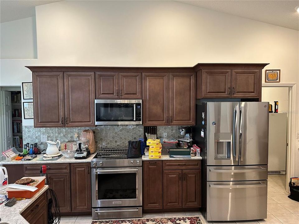 Active With Contract: $348,000 (3 beds, 2 baths, 1987 Square Feet)