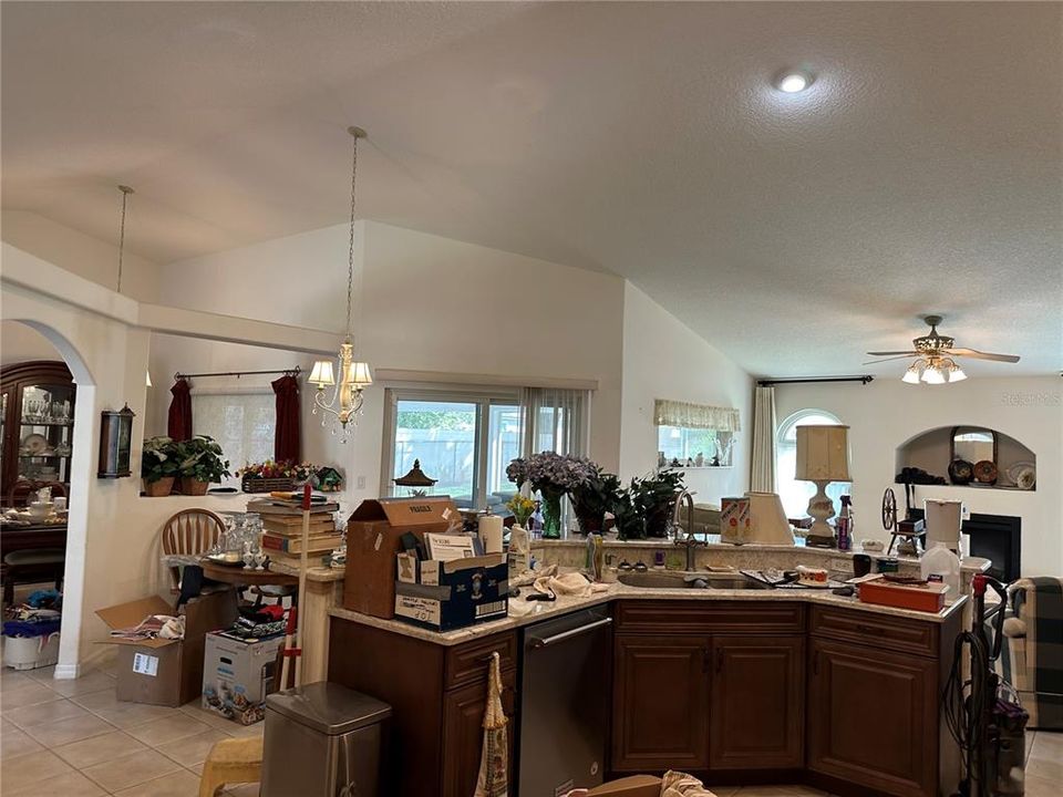 Active With Contract: $348,000 (3 beds, 2 baths, 1987 Square Feet)