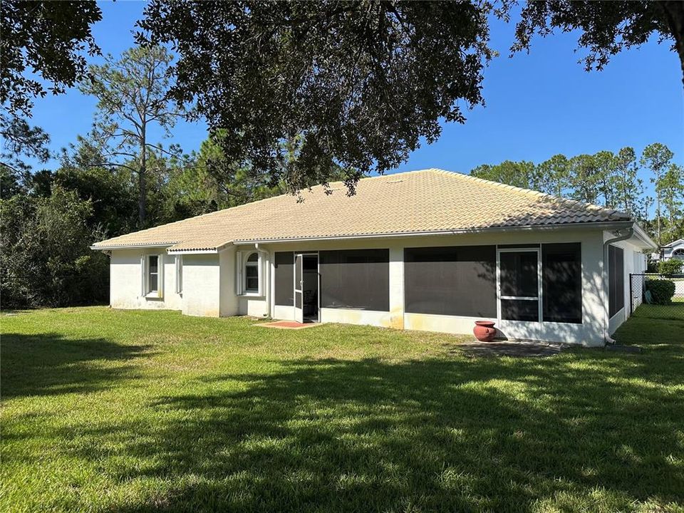 Active With Contract: $348,000 (3 beds, 2 baths, 1987 Square Feet)