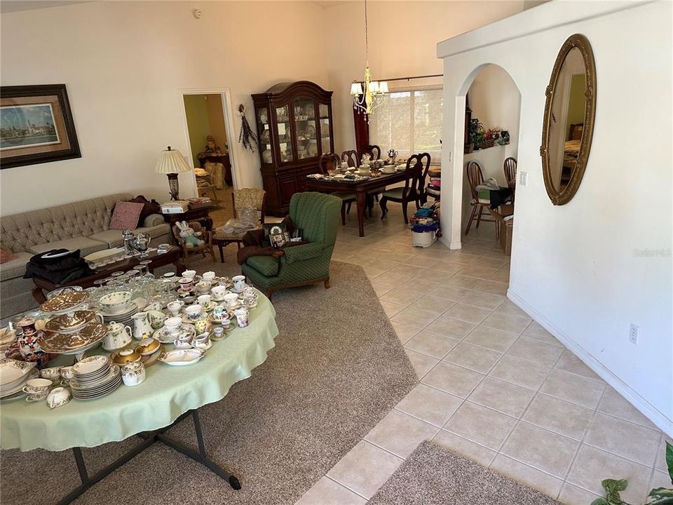 Active With Contract: $348,000 (3 beds, 2 baths, 1987 Square Feet)